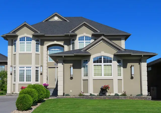 Large stucco home for FSBO sale in Virginia Beach