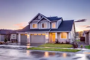 Agents Measuring a House